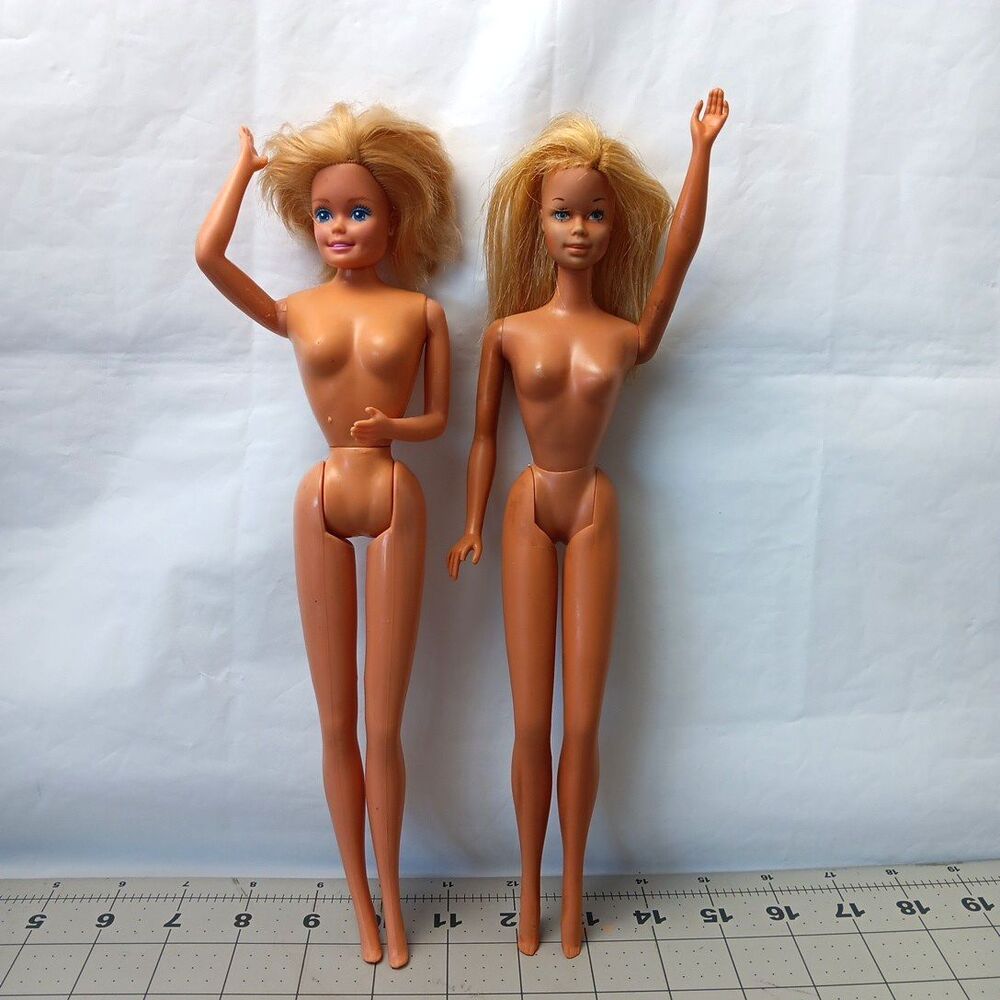 Barbie Vintage Twist and Turn Blonde Blue Eyes Damaged Nude Clicking Knees
